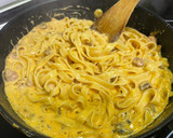 Foto del paso 7 de la receta: Tagliatelle con champiñones, longaniza y piñones