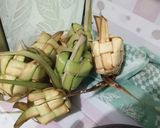 Foto langkah ke 1 dari resep Ketupat Hemat Gas Metode 5.30.7.