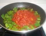 Foto del paso 7 de la receta Coca de masa brisa con tomate, pimiento y atún