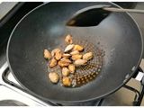 ข้าวผัดน้ำพริกเผาหอยแมลงภู่ชิลีทรงเครื่อง