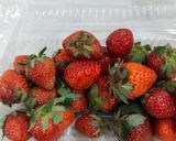 Foto langkah ke 2 dari resep Ichigo Daifuku (strawberry mochi).