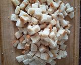 Foto del paso 1 de la receta: Picatostes de pan