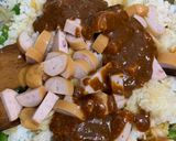 Hình bước làm 3 của món Cơm chiên kimchi bò xúc xích 🍳