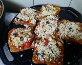 एक्झॉटिक व्हेज ब्रेड पिझ्झा (Exotic Bread Pizza Recipe In Marathi) रेसिपी स्टेप 2 फोटो 