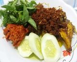 Foto langkah ke 7 dari resep Lalapan Ayam bumbu hitam.