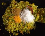 মুগ ডাল সব্জী সহযোগে(moong dal sabji sahajoge recipe in Bengali) রেসিপি ধাপ - 3 ছবি