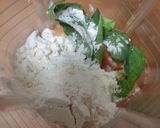Foto del paso 1 de la receta: Licuado proteico de melón con albahaca