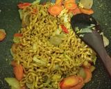 Foto langkah ke 8 dari resep Mie Goreng Bakso.