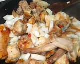 Foto del paso 3 de la receta: Pollo y conejo en salsa