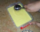 A picture of step 8 of Creamy frozen mango curd.
