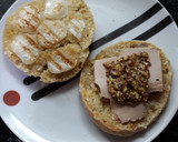 Foto del paso 3 de la receta: Bocata de pan de maíz con foie de canard, raíces y mostaza