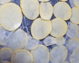 Foto del paso 2 de la receta: 🍟 Patatas chips al horno 🎛️