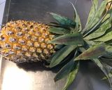 Une image de l'étape 1 de Ananas Victoria parfumé à la rose.