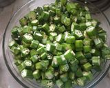 A picture of step 3 of Besan Bhindi.