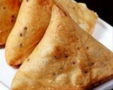 A picture of step 5 of Mince Samosa.