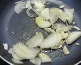 Foto del paso 1 de la receta: Salmón con salteado de cebolla