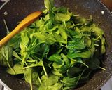 Tejszínes, spenótos csirkemell recept fázis 2 fotója