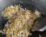 Foto langkah ke 2 dari resep Nasi Goreng Telur Mata Sapi.