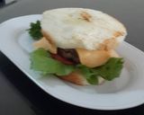 Hình bước làm 4 của món Bánh mì kẹp ham bò