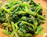 A picture of step 6 of Cooked spinach seasoned with sweet sesame sauce.