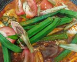 Gambar langkah 2 resipi Asam pedas ayam johor.