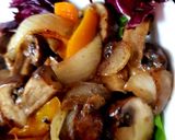 A picture of step 2 of My Garlic Mushroom, Onion and Sweet pepper Side Dish. 😁.
