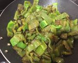 Foto del paso 1 de la receta: Magro con tomate y pimientos verdes 