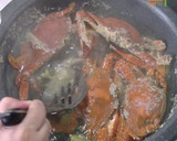 A picture of step 2 of Simple Boiled Crab.