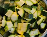 Une image de l'étape 1 de Cake courgettes pesto.