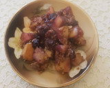 Foto del paso 3 de la receta: Crumble de manzana con moras azules