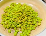 Foto del paso 4 de la receta: Arroz a la cubana con edamame salteado 🫛 🌾 🫛 🌾