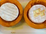 Ofenkäse im Kürbis