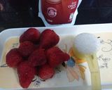 A picture of step 2 of Strawberries Shake.