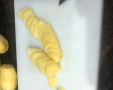 Foto del paso 1 de la receta: Tortilla de patatas rellena de jamón York y queso