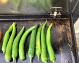 Une image de l'étape 2 de Piments verts marocains grillés.