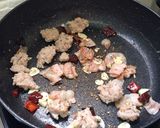 รูปขั้นตอนการทำที่ 6 ของ สปาเกตตี้หมูเด้งเบคอนพริกแห้ง