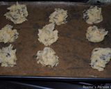 A picture of step 6 of Persian raisin cookies (shirini keshmeshi).