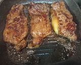 Foto del paso 2 de la receta: Bife de entrecot con papines salteados