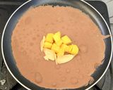 Foto langkah ke 4 dari resep Crepes Cokelat Isi Mangga Keju Oles.