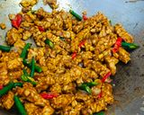 Foto langkah ke 4 dari resep Tumis Tempe, Kacang Panjang, dan Telur Orak-Arik.