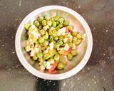 A picture of step 1 of Green peas Paratha.