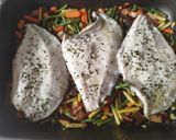 Foto del paso 7 de la receta: Filetes de rodaballo sobre una cama de verduras y al horno