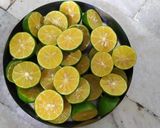 A picture of step 1 of Gondhoraj Lemonade squash.