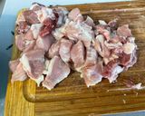 Une image de l'étape 2 de Porc à l'ananas, prune et gingembre.