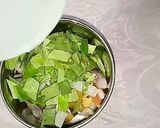 A picture of step 2 of Murg Paanwaala.