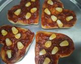 हार्ट शेप पिज़्ज़ा होम मेड बेस से(Heart shape pizza home made base se recipe in Hindi) रेसिपी चरण 6 फोटो