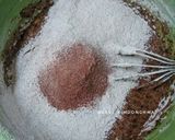 Foto langkah ke 4 dari resep Banana Moist Chocolate Cake.