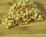 A picture of step 2 of Peanuts Chikki.