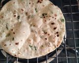 A picture of step 3 of Palak roti.