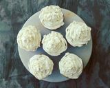 A picture of step 6 of Buttercream vanilla cupcakes.